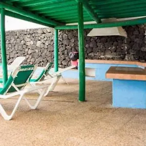 https://apartamento-luna-tias.in-canary-islands.com